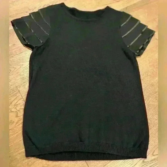 Black Crew Neck Knit Short Sleeve Top Size Medium - Picture 1 of 4
